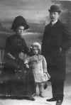 OMA met haar ouder (Binkhorst).jpg (56778 bytes)